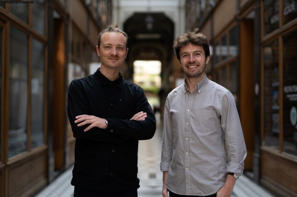 Portrait de Lény Guissart et Nicolas Mathieu, fondateurs et directeurs de la compagnie CIE44